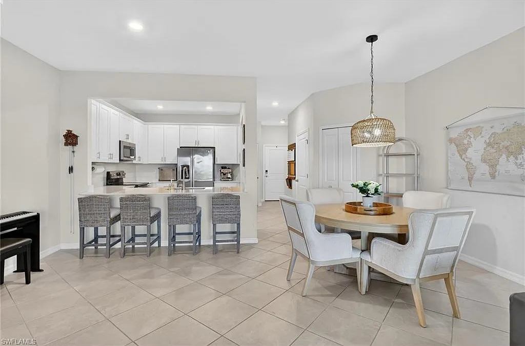3 bed, 2.5 bath, 1879 sqft, $2,400 — Photo 3
