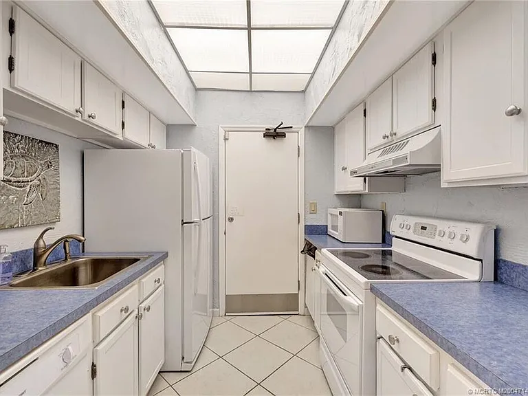 1357 NE Ocean Blvd #312 — Photo 47