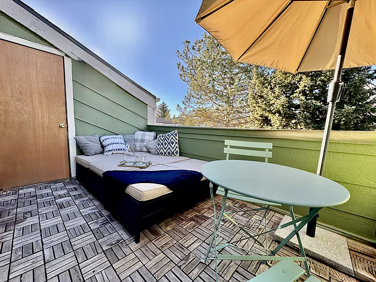 Balcony with double recliner