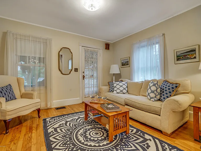 514 Brighton Ave — Photo 5