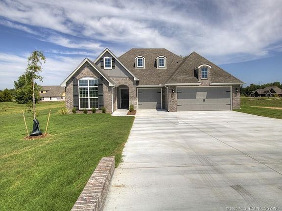 3rd image of 11363 N 162nd East Ave
