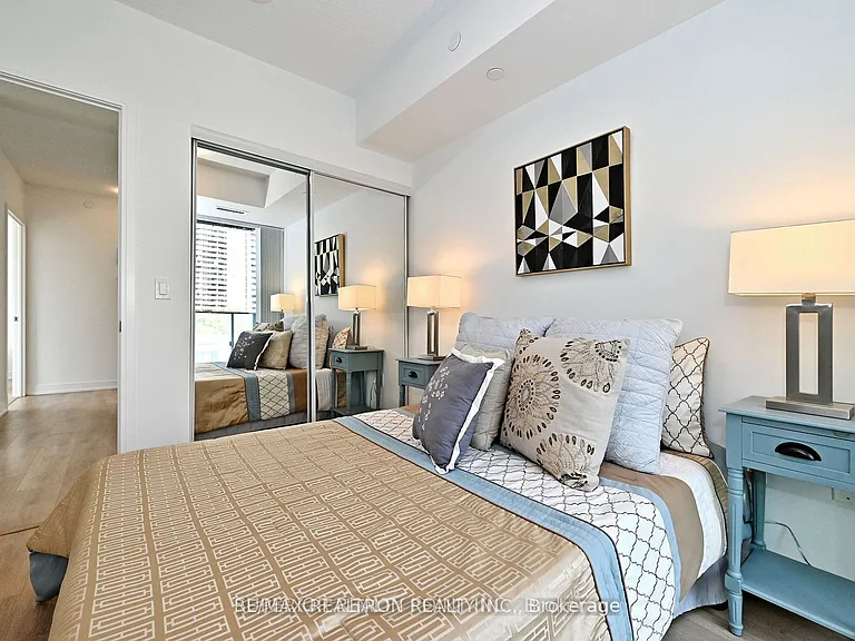 50 Wellesley St E #704 — Photo 10