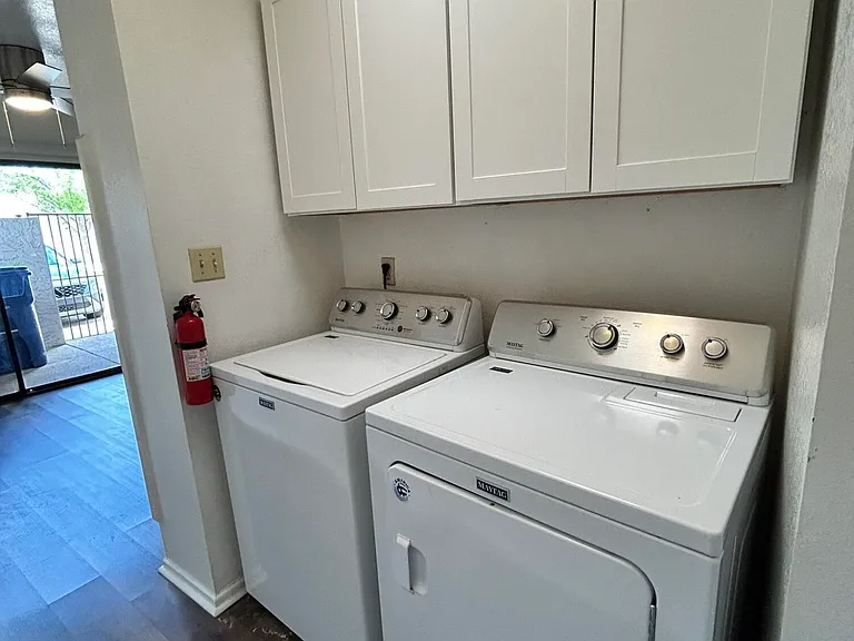 329 E Ambassador Dr — Photo 12
