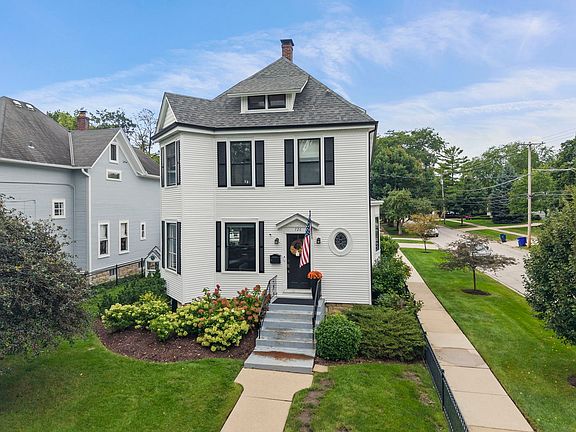 2nd image of 726 N Wheaton Ave