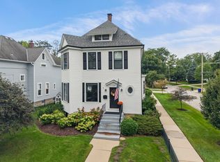 726 N Wheaton Ave, Wheaton, IL 60187