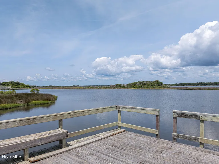 2999 Island Dr — Photo 36