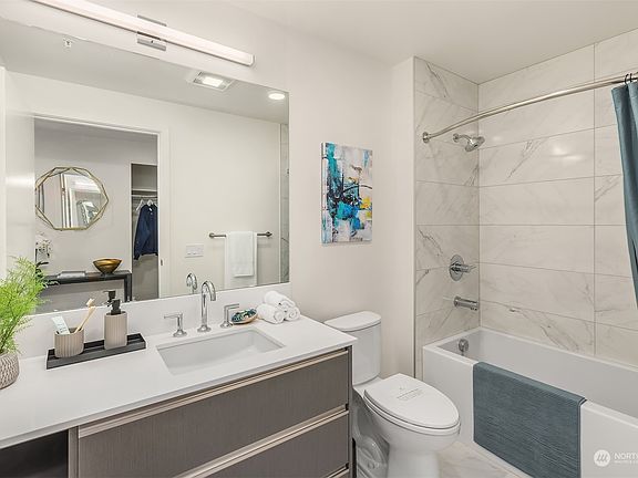 2nd image of 800 Columbia St #2306