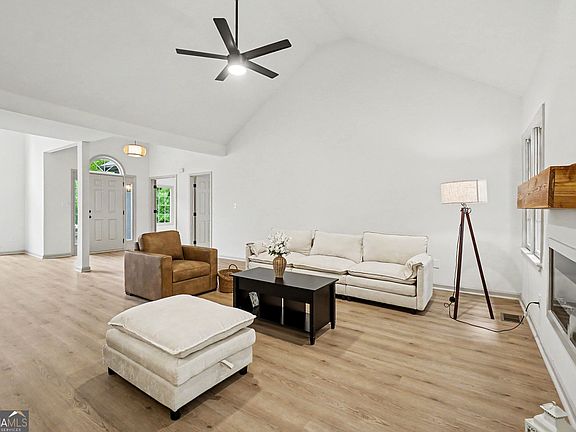 5th image of 265 Lakeview Ln