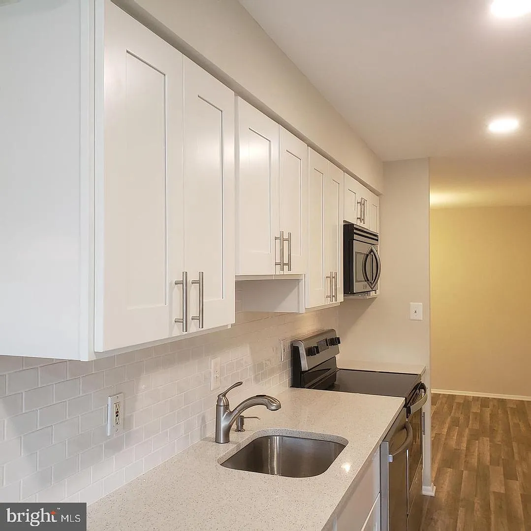3 bed, 2.0 bath, 1278 sqft, $2,350 — Photo 3