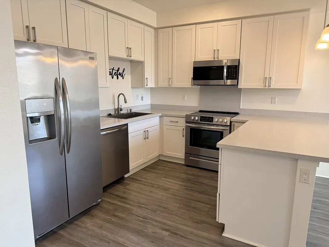 2 bed, 2.5 bath, 1140 sqft, $3,300 — Photo 4