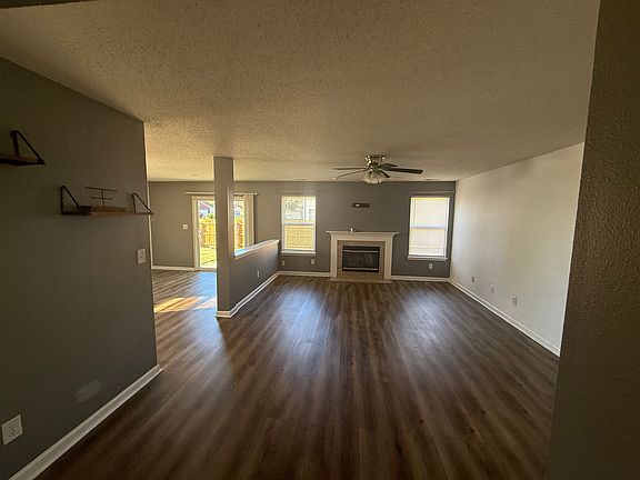 5th image of 9654 Thomas Ln