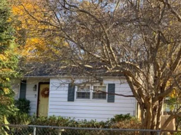 955 Amsterdam Ave, East Patchogue, NY 11772