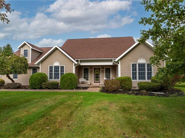 4 Byron Ln, Clinton, NY 13323