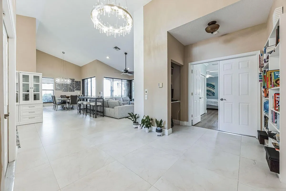 3 bed, 2.0 bath, 2150 sqft, $5,100 — Photo 3