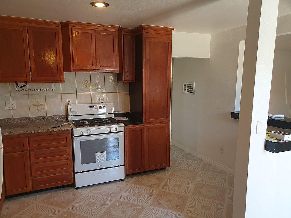 1st image of 844 West St