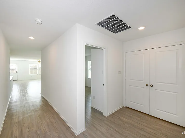 1074 Finesse Ln — Photo 8