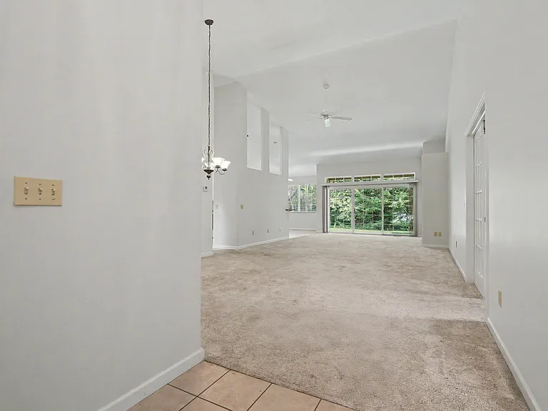 1379 E Main St — Photo 15