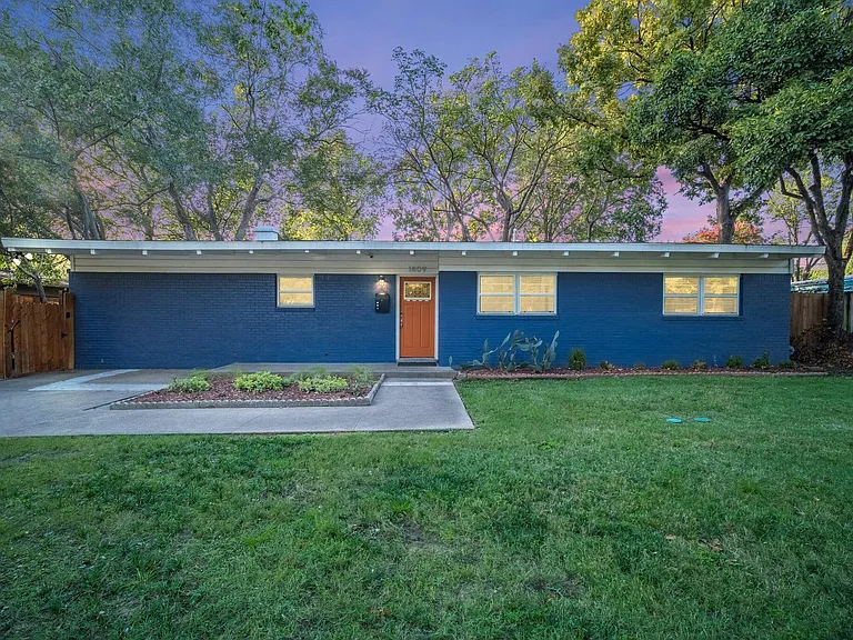 1809 Salem St — Photo 42