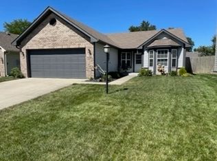 6040 Woodmill Dr, Fishers, IN 46038