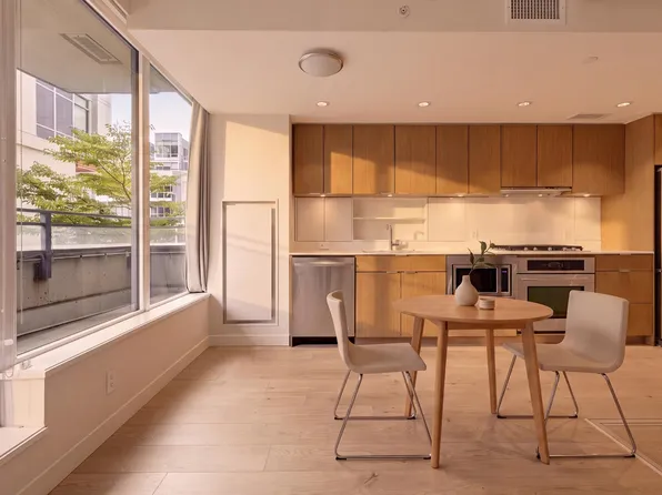 111 E 1st Ave #203, Vancouver, BC V6A 0E9