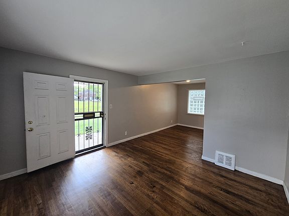 3rd image of 9151 Mansfield St