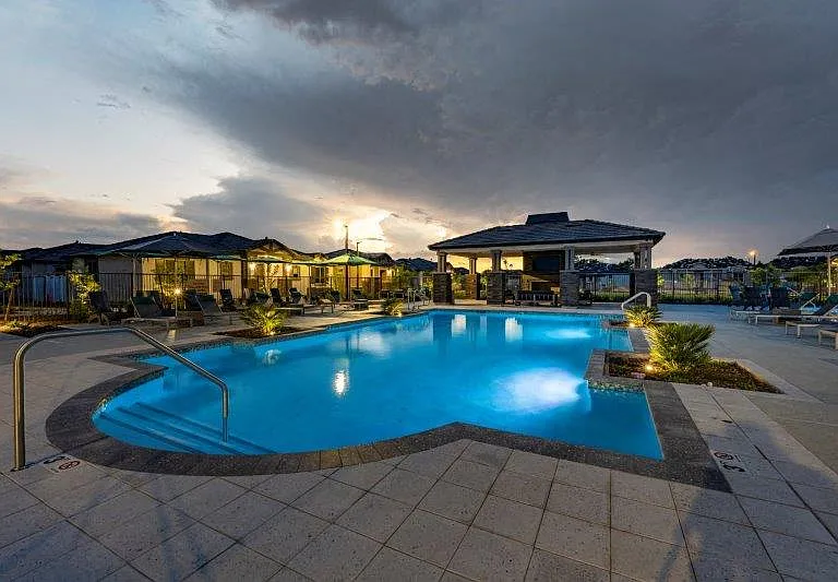 Vlux at Sunset Farms — Photo 9