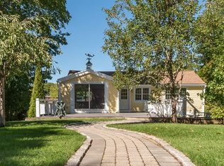 26 Tappan St, Manchester, MA 01944