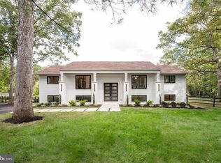 6211 Waterway Dr, Falls Church, VA 22044