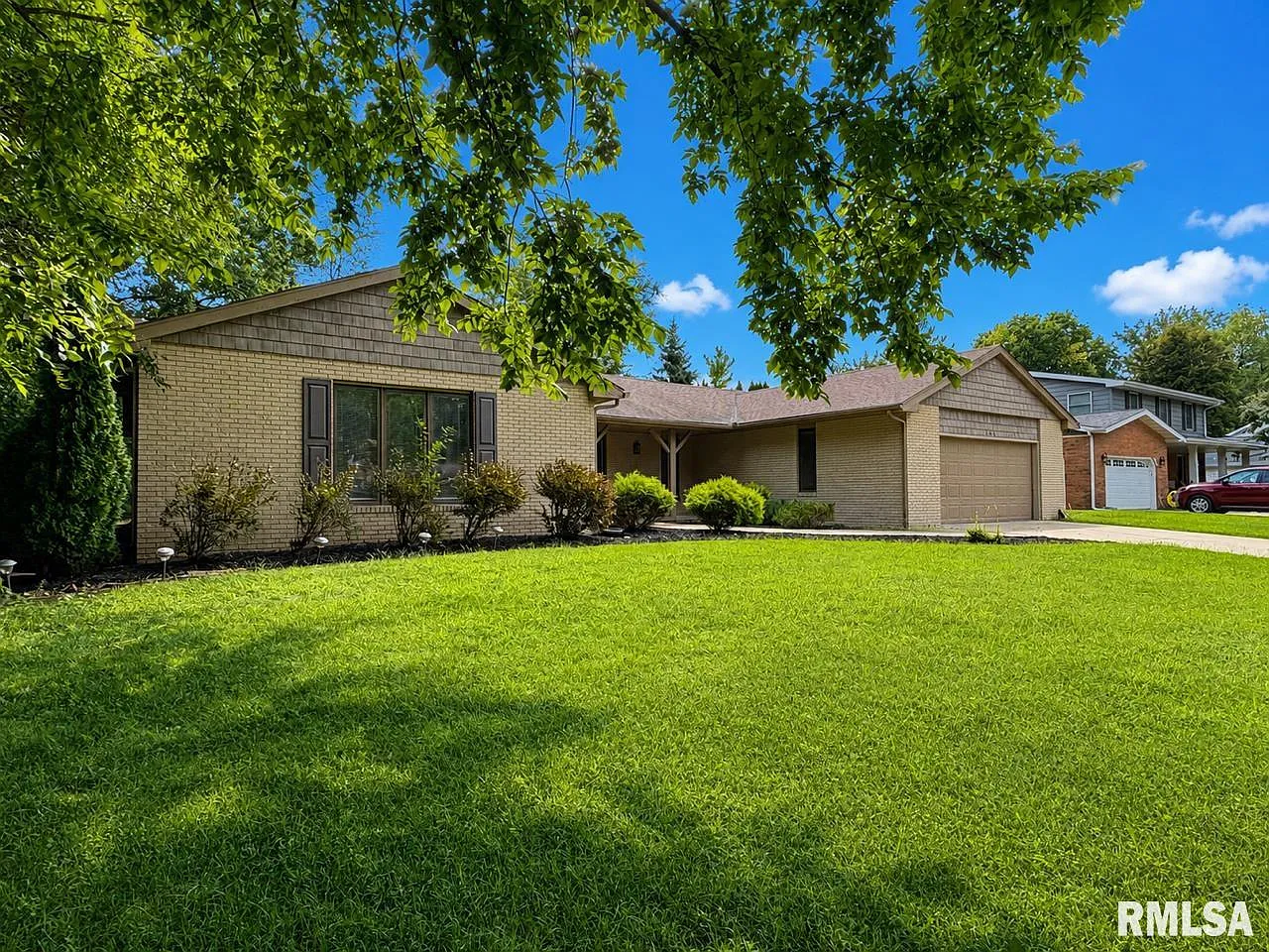 3 bed, 2.5 bath, 2076 sqft, $2,950 — Photo 2
