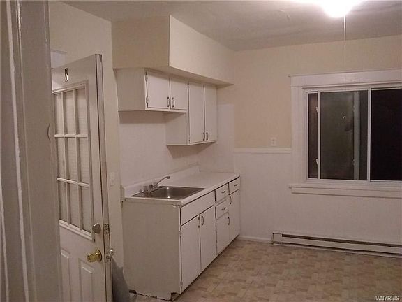 4th image of 1622 Niagara St