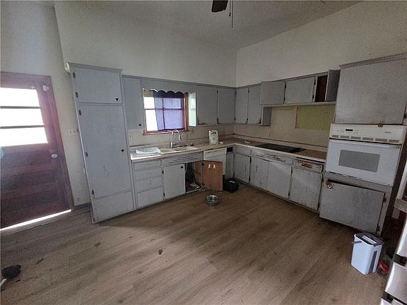 3rd image of 2410 Faraon St