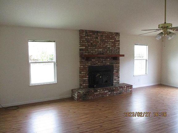 3rd image of 1338 Acacia Ct
