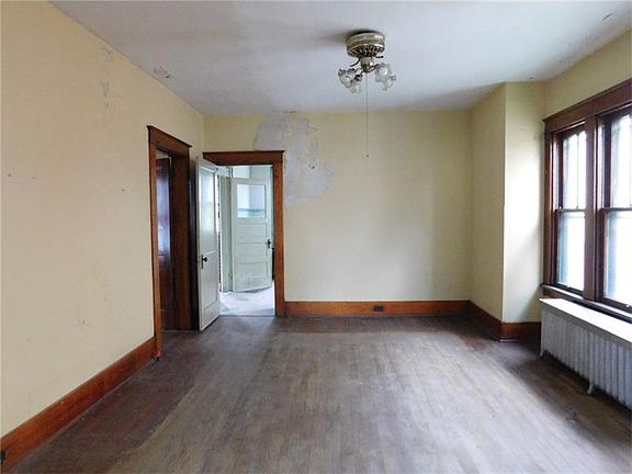 4th image of 514 James St