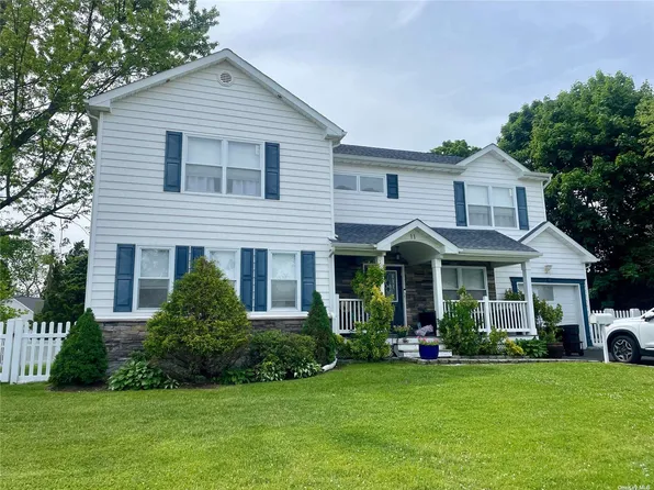 11 Charlotte Pl, Plainview, NY 11803