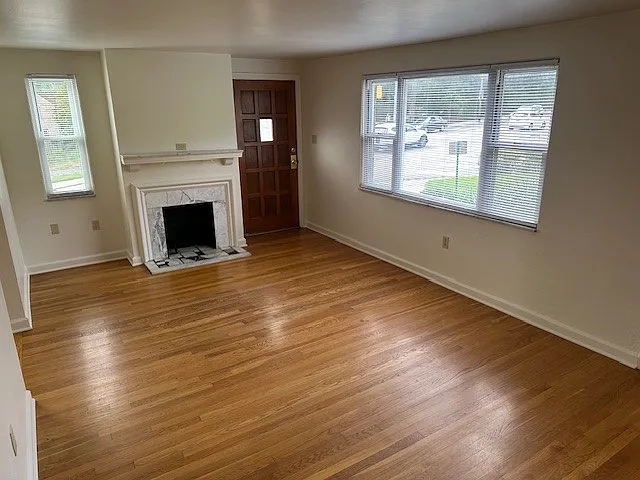 3 bed, 1200 sqft, $1,450 — Photo 2