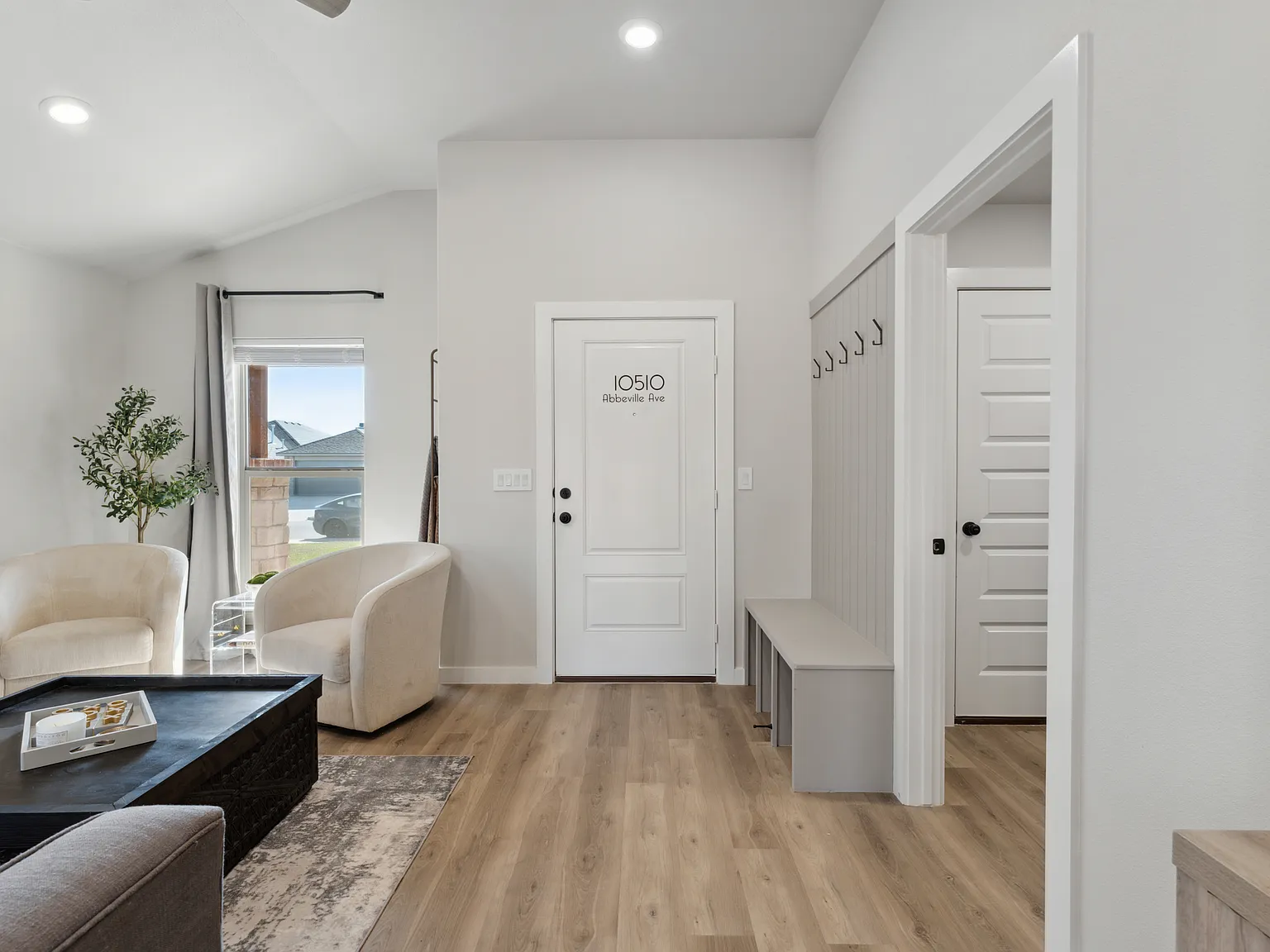 3 bed, 1300 sqft, $3,000 — Photo 3