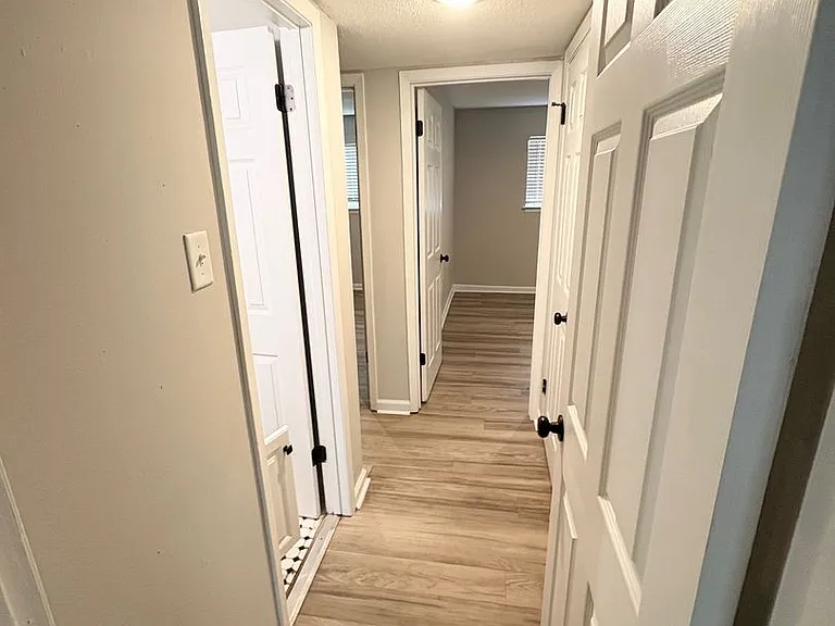 3570 Mynders Ave — Photo 5