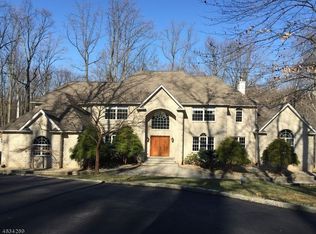 10 Mountain Rd, Lebanon, NJ 08833
