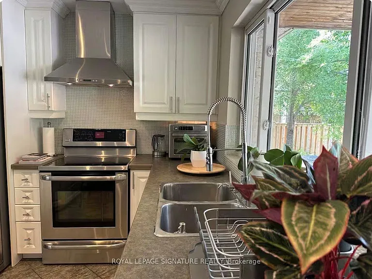 1353 Sheldon Ave — Photo 5