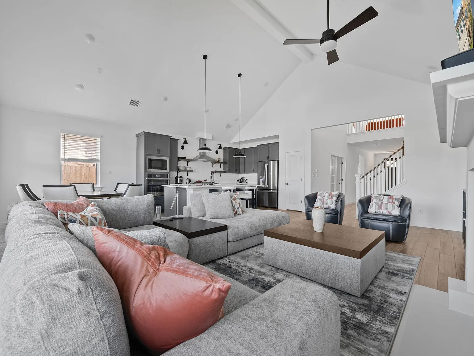 4 bed, 4.5 bath, 4200 sqft, $1,122 — Photo 4