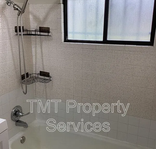 137 W 3rd St — Photo 11