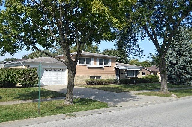 1st image of 556 Beau Dr