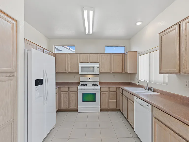 15452 W Via Manana — Photo 8