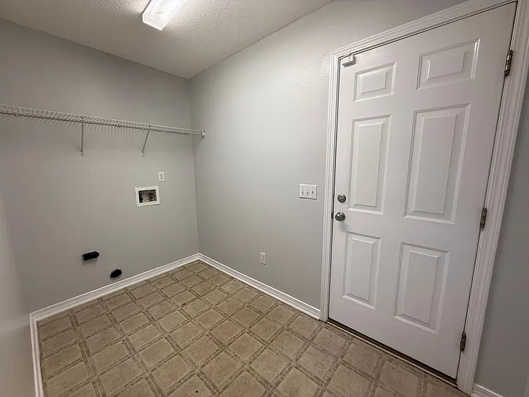 4902 Chads Cir — Photo 8