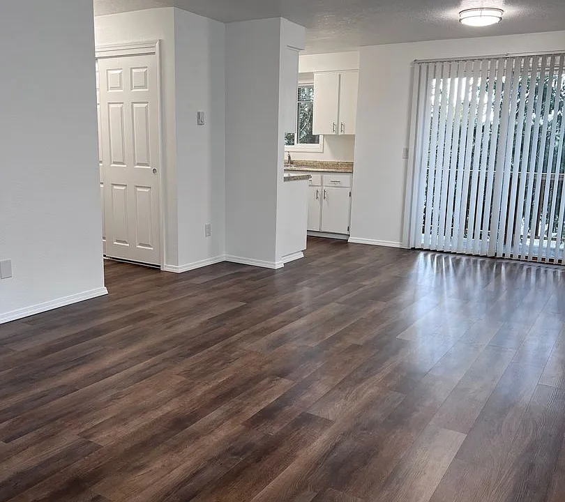 124-Viking Apartments
