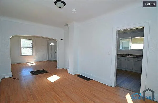 2249 Avondale Ave — Photo 13