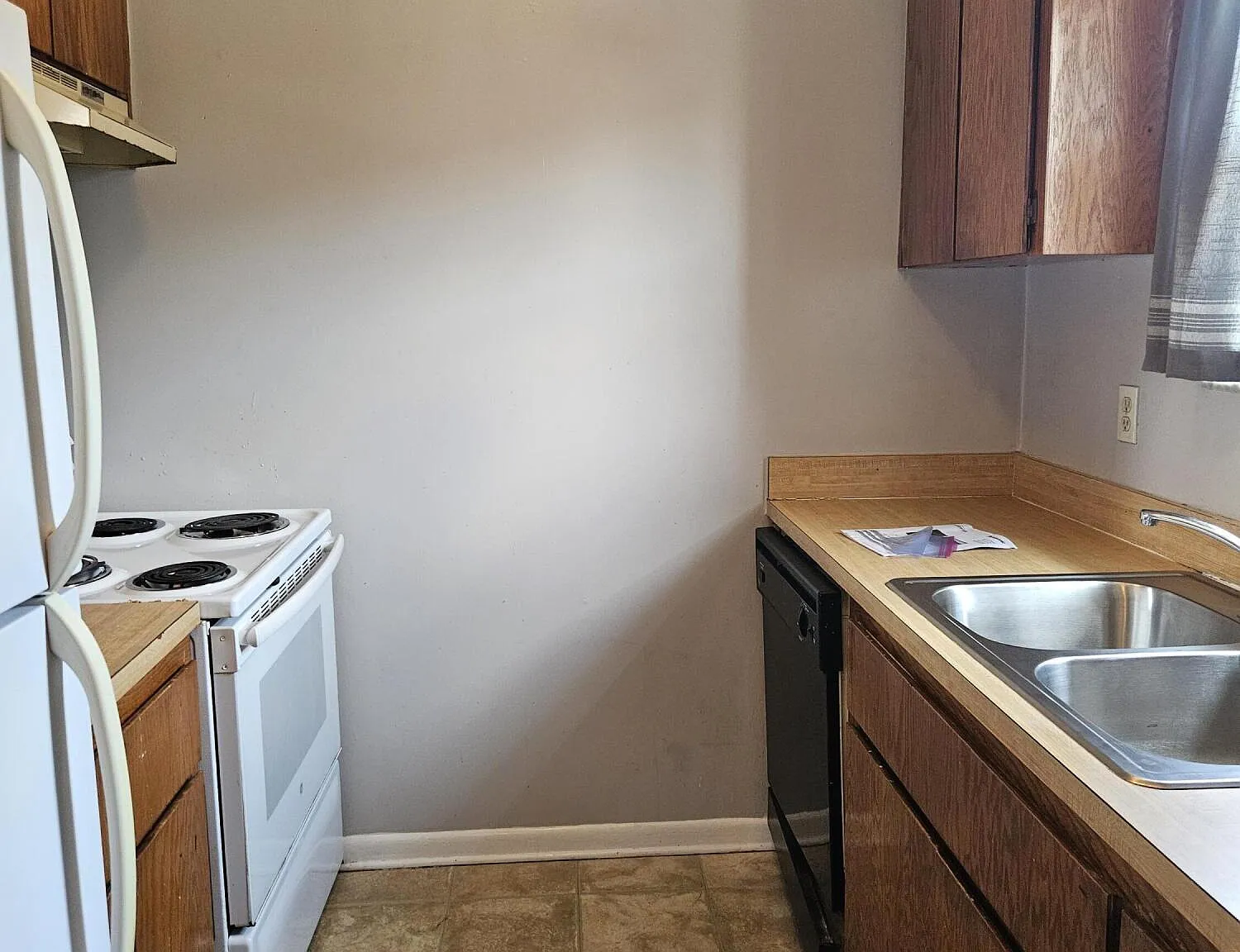 2 bed, 2.0 bath, 922 sqft, $1,200 — Photo 2