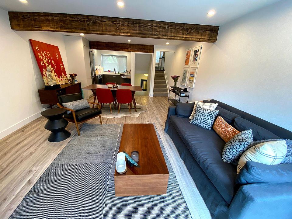 Main floor - Living room.