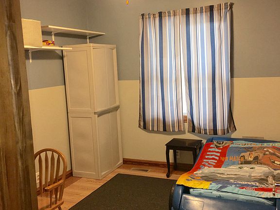 5th image of 223 Peterson Ave