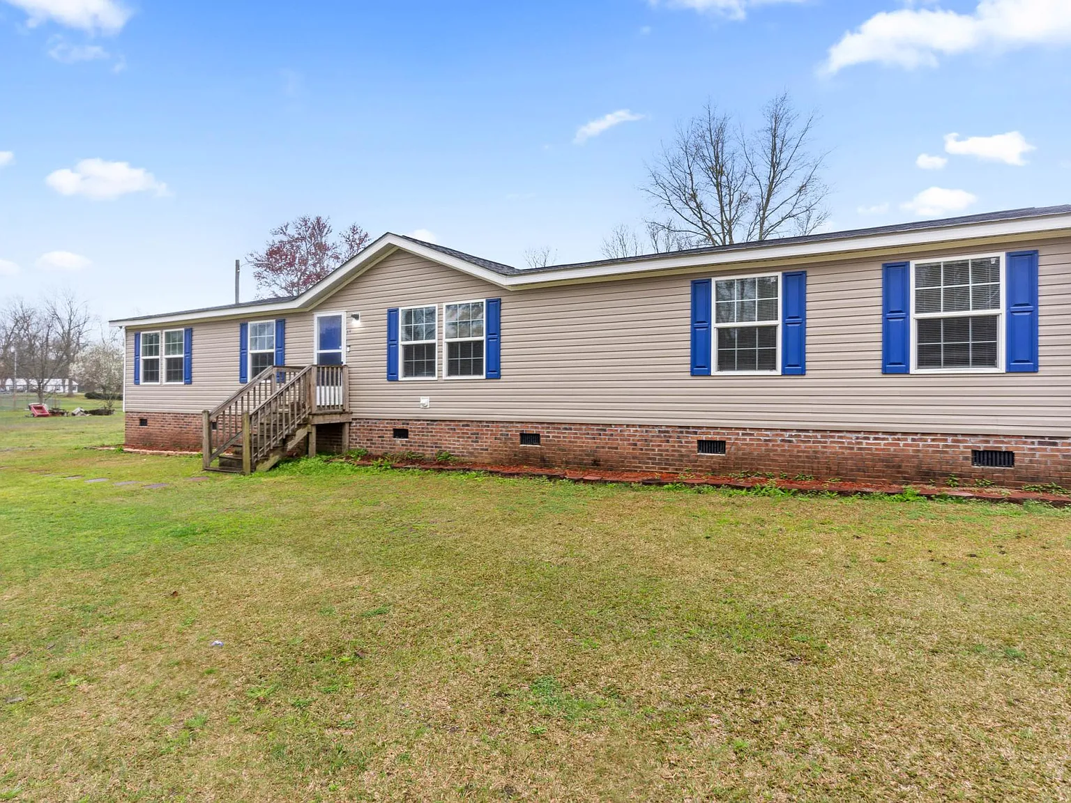 4 bed, 2000 sqft, $2,100 — Photo 3